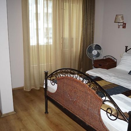 Iar Hotel Батумі Екстер'єр фото