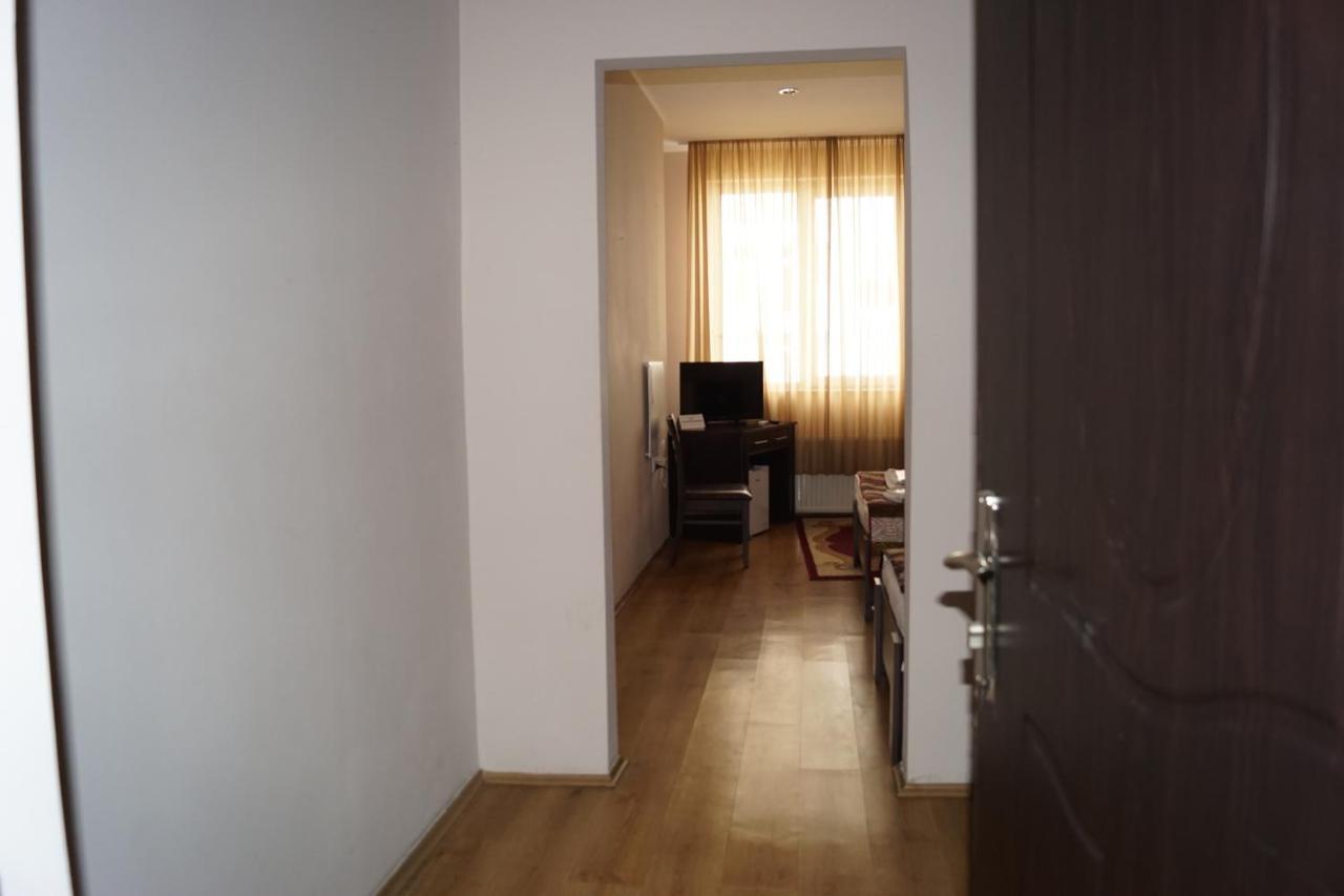 Iar Hotel Батумі Екстер'єр фото