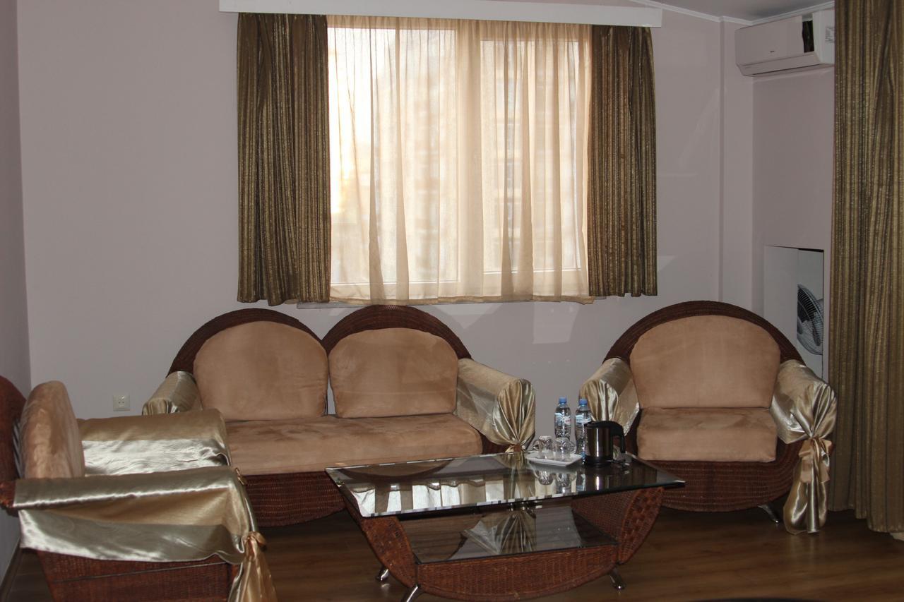 Iar Hotel Батумі Екстер'єр фото