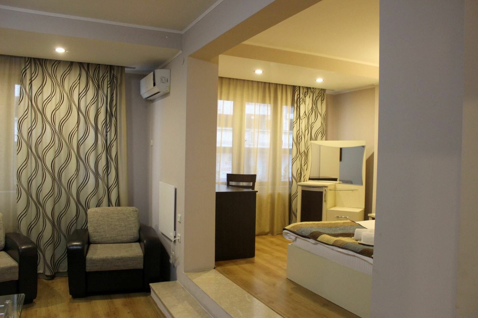 Iar Hotel Батумі Екстер'єр фото