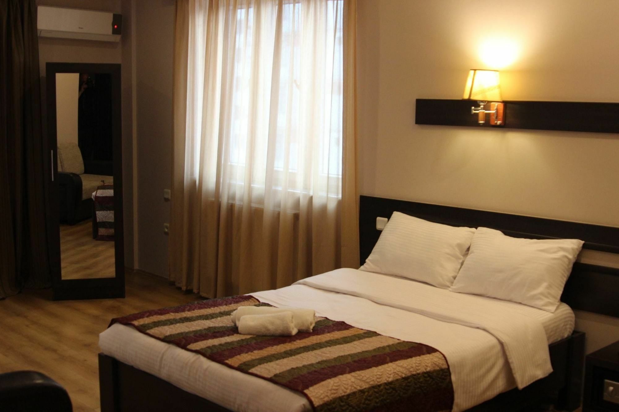 Iar Hotel Батумі Екстер'єр фото